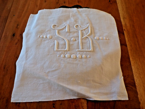 Monogramme brodé sur lin - monogramme,