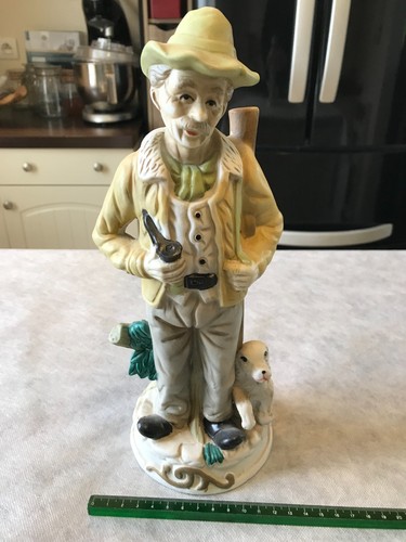 Ancien chasseur avec son - ancien,