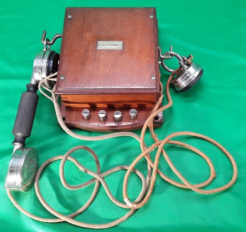 Ancien téléphone bois - en,