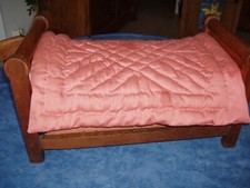 Jouet ancien : Lit de poupée