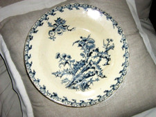assiette creuse ancienne de couleur bleu signé GIEN  décor CHARDON 19 ème siècle