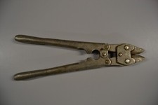 Cisaille à barbelés