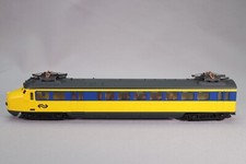 LM093 LIMA Ho Train Electric Tail Car Intercity Yellow & Blue