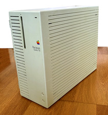 MACINTOSH QUADRA 700 Apple
