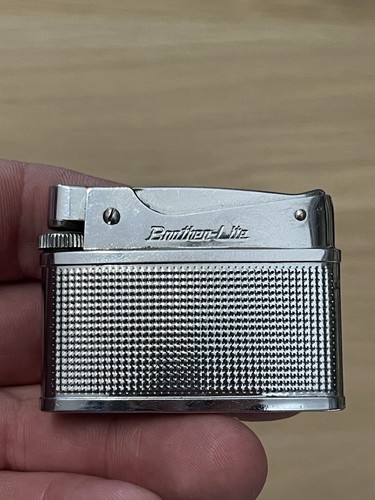 Ancien briquet gaz - briquet, brother