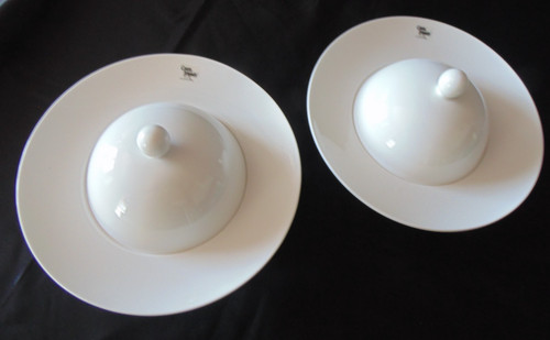 Assiettes creuses avec cloches
