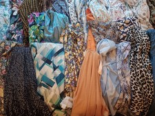 Lot  25 Robes Vintage
