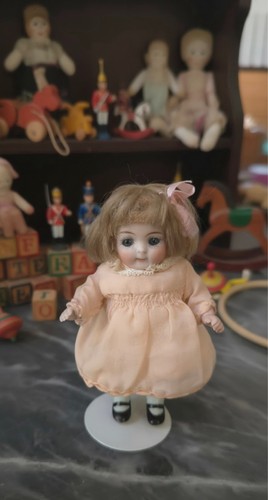 Poupée ancienne jolie - poupée,