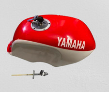 CONVIENT POUR YAMAHA YSR50 YSR80 1989 RÉSERVOIR ACIER BLANC ET ROUGE AVEC BOU...