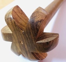 Mathani en bois, mélangeur