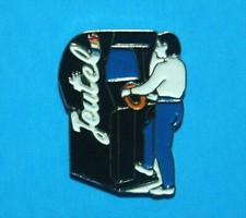ARCADE VIDEO GAME - JEUTEL ADVERTISING - VINTAGE LAPEL PIN - HAT PIN - PINBACK