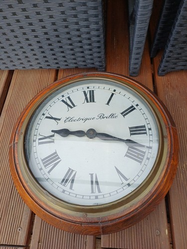 Grande horloge électrique - grande,