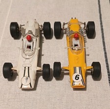 2 voitures circuit scalextric