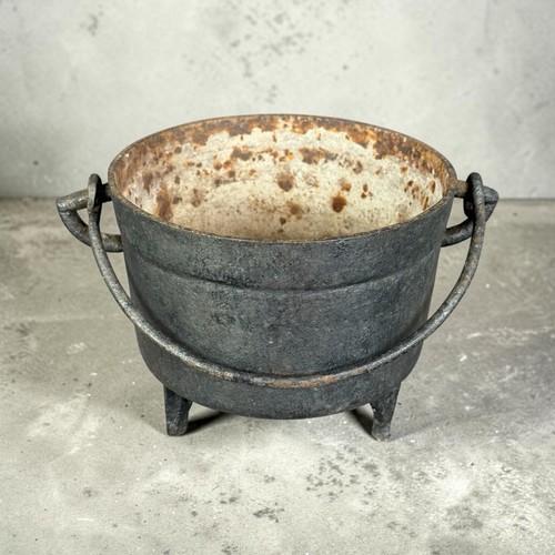 Ancien petit chaudron tripode - petit,