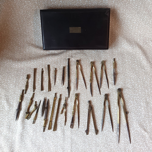 Lot anciens compas dans - lot, d'anciens