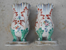 Paire de vases en porcelaine