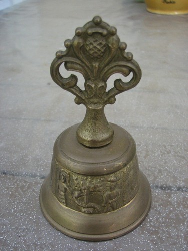 Cloche bronze scultée - cloche, en
