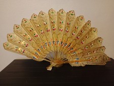 Éventail Ancien Certainement En Corne   Ajouré