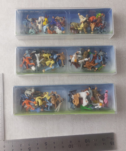Lot 108 figurines pour - 108,
