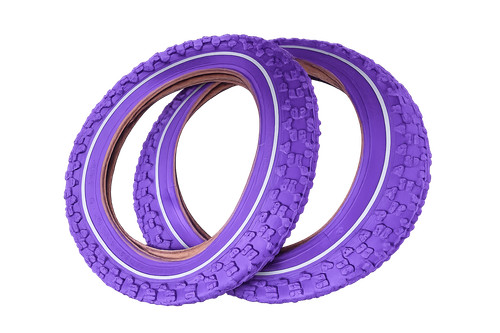Pneu violet avec - pneu,