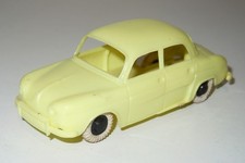VOITURE EN PLASTIQUE RENAULT