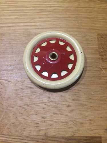 Roue rouge pour voiture - 1,