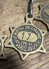 Old bronze hotel keychain Hôtel de l'Avre Room 17 Paris xv 15th