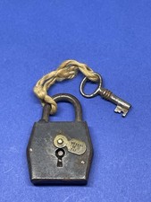 Ancien Petit Briquet A