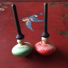 2 Toupies Vintage en bois