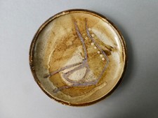 assiette en grès, décor