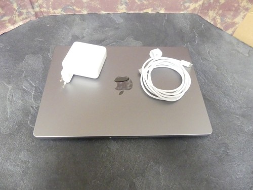 Portable apple macbook - macbook, pro