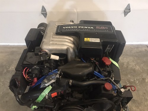Moteur bateau essence volvo - moteur,