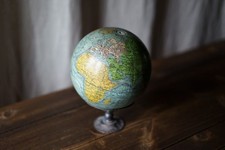 Ancien globe terrestre sans