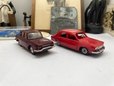 ANCIENNE NOREV PLASTIQUE LOT DE 2 UNE RENAULT 12 ET UNE RENAULT 10  ECH 1/43 EME