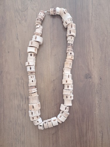 Ancien collier traditionnels