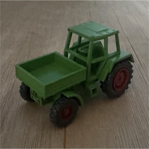 Tracteur agricole miniature