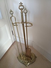 SERVITEUR DE CHEMINÉE EN