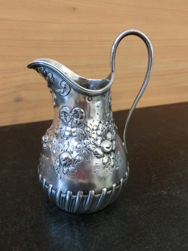 Ancien petit pot lait ou - pot, a