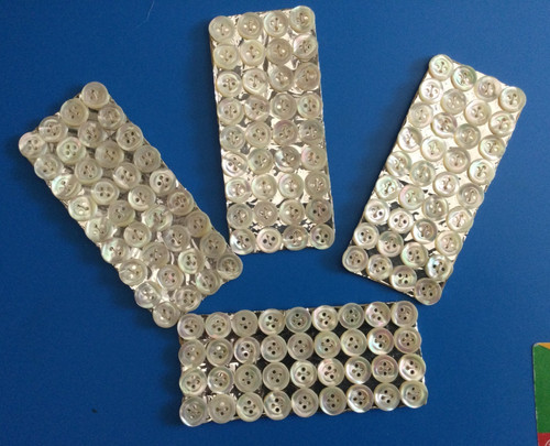 Lot 144 boutons - , anciens
