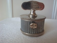 Ancien scarificateur médical