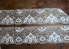 ANTIQUE LACE with spindles - white border - handmade