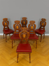 Série de 6 chaises style Renaissance Italienne en noyer massif, finement sculpté