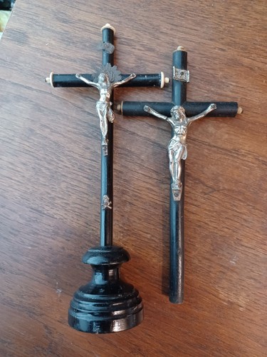 Crucifix ancien sur pied 1 - crucifix,
