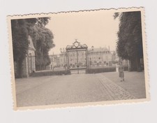 Antique photo ?️ Château de Ménars woman grid Loir-et-Cher 1952 paved