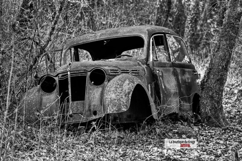 Renault juvaquatre abandonnée - renault,