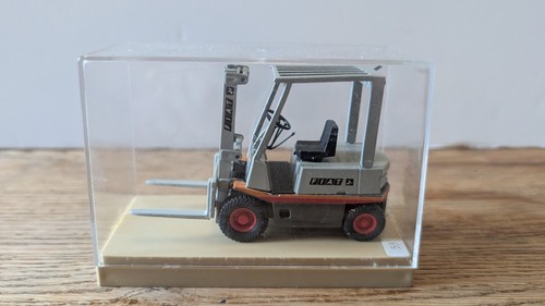 Old cars elevateur - old,