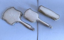 Belgique Wiskemann - Nécessaire de toilette en argent  face a main  brosses