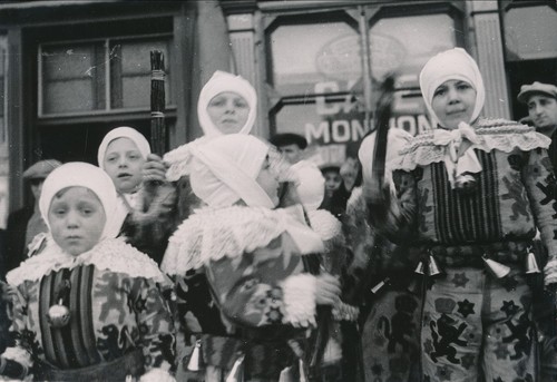 Binche 1950 enfants à la - c.,