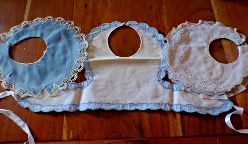 Linge ancien lot 3 bavoirs - ancien,