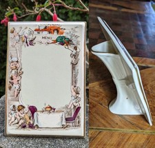 Porte-menu bouquetière ancien en faïence à décor d'enfants faisant des bêtises